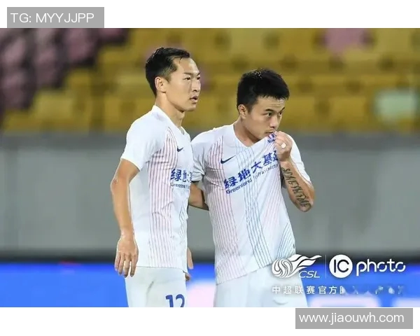 广州足球队以61分稳居精英赛积分榜首位争冠形势一片大好 广州足球队以61分稳居精英赛积分榜首位争冠形势一片大好